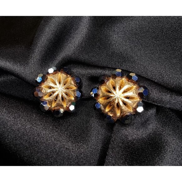 Vintage 1960s TRIFARI Signed Gold-Tone Clip-On Earrings With Black Bead Trim - Picture 3 of 5